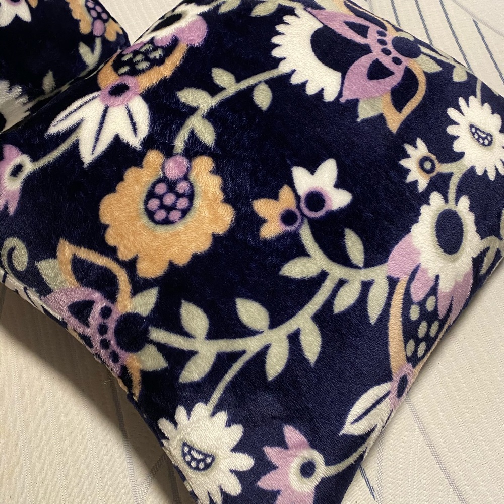 Pillow set - Picture 3 of 3
